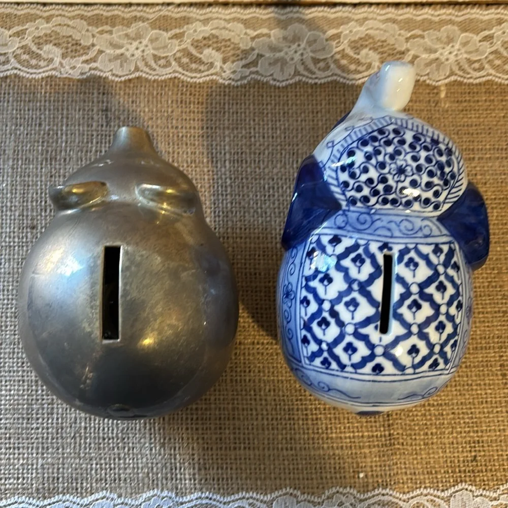 Two Vintage Coin Banks - Picture 5 of 7